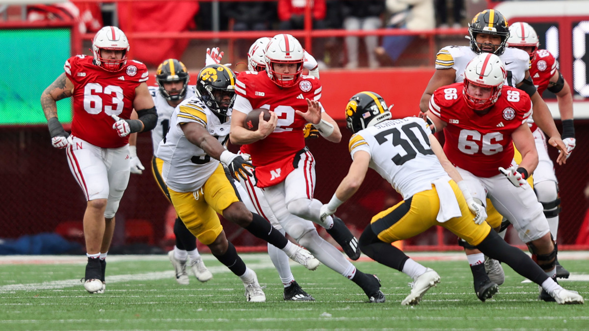 Chubba Purdy scramble 2023 Nebraska-Iowa football
